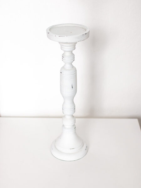 Balts vecināts koka svečturis 